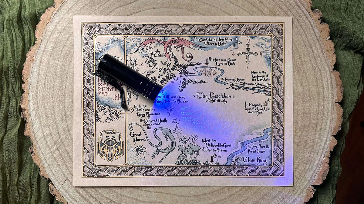 thrors-map-invisible-ink-flashlight2